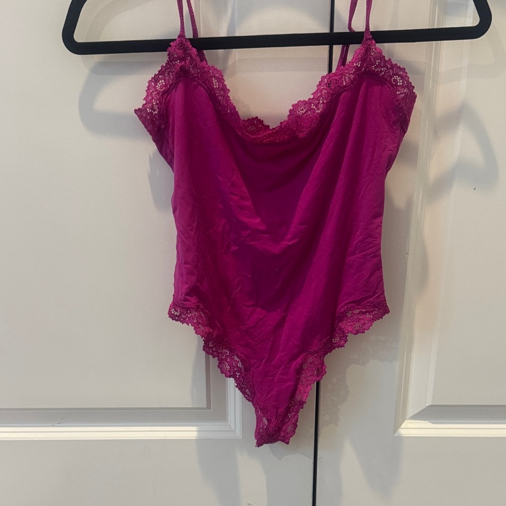SKIMS FITS EVERYBODY LACE CAMI BODYSUIT